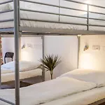 Little Quarter Hostal *