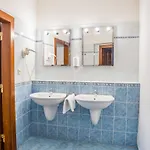 Hostel Little Quarter *