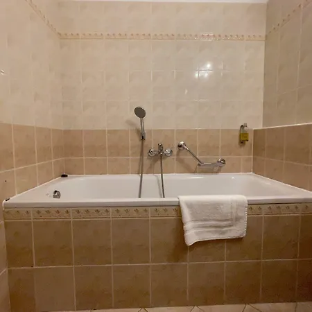 Hostel Little Quarter *