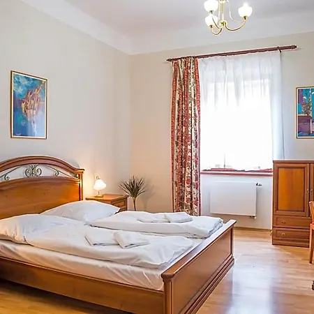 Hostel Little Quarter *