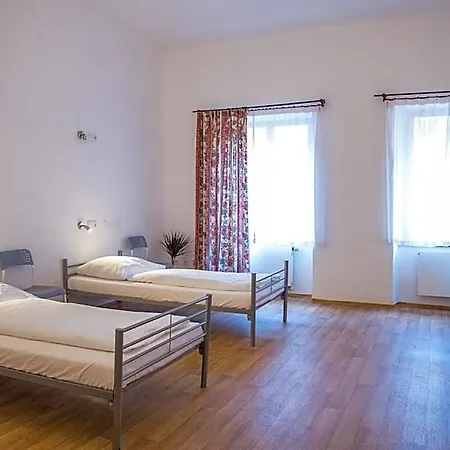Hostel Little Quarter *