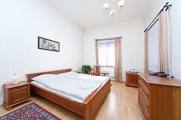 Little Quarter Hostal *
