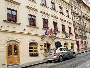 Little Quarter Vandrerhjem *