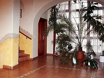 Little Quarter Hostal *