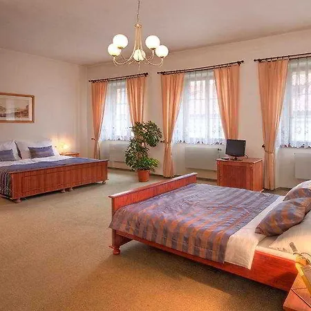 Hostel Little Quarter *